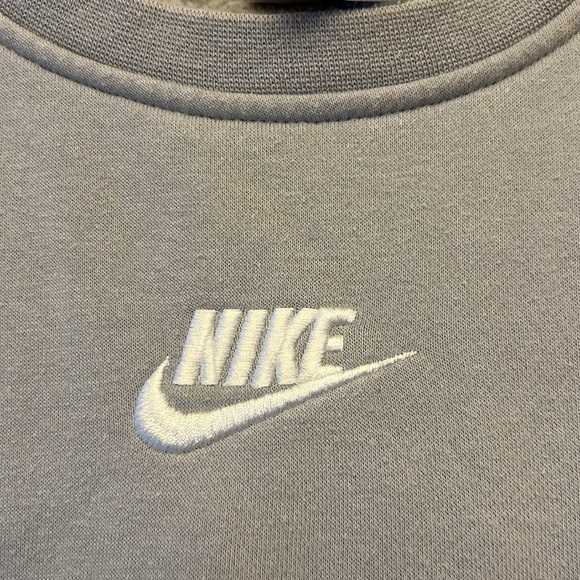 Nike crewneck sweatshirt - Picture 2 of 6